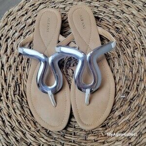 Alfani Farynn Womens Sandals 8 Between Toe T-Strap Silver Tone Shiny White Wedge